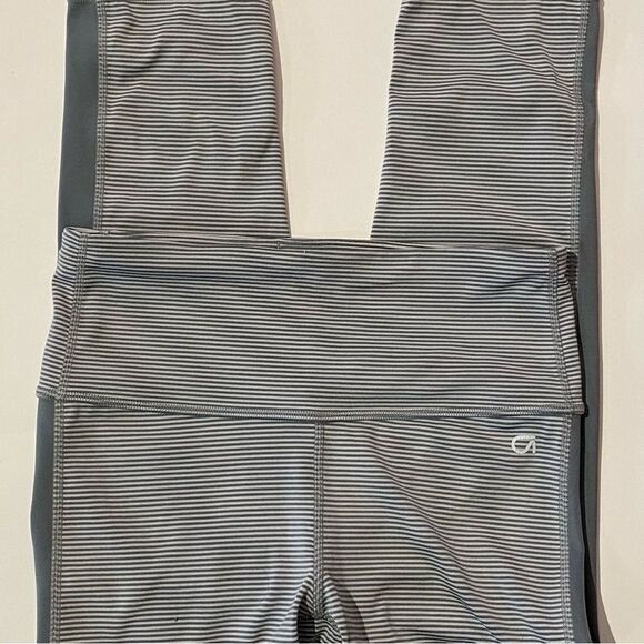 Women's Gap Fit Eclipse Gray Striped X Small Leggings Activewear - Picture 7 of 10